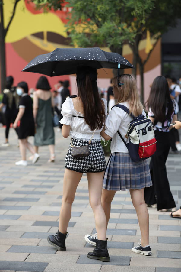 2022.04.17ɡ�µ�Ů��-��ʦ����-www.jiepaids.com