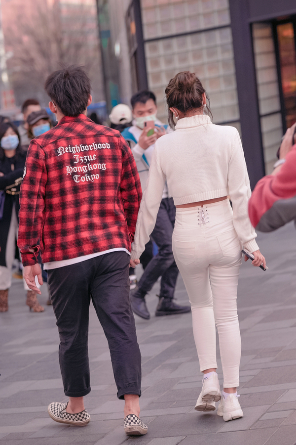 2022.0638��ɫţ�п�-��ʦ����-www.jiepaids.com