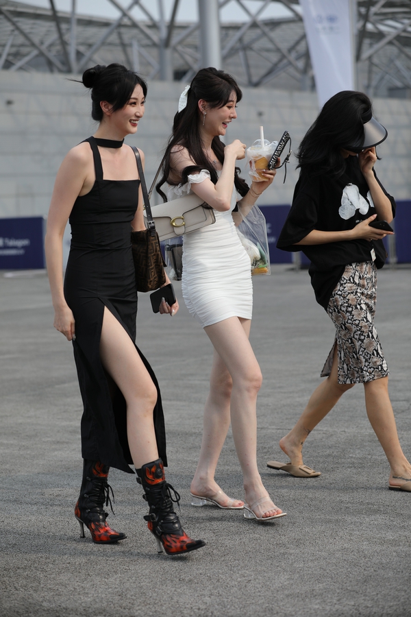 ���������顿���ʸ���ʱ����Ů