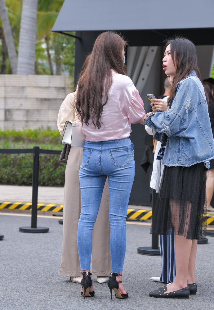 ��ɫ���� ţ �� ��